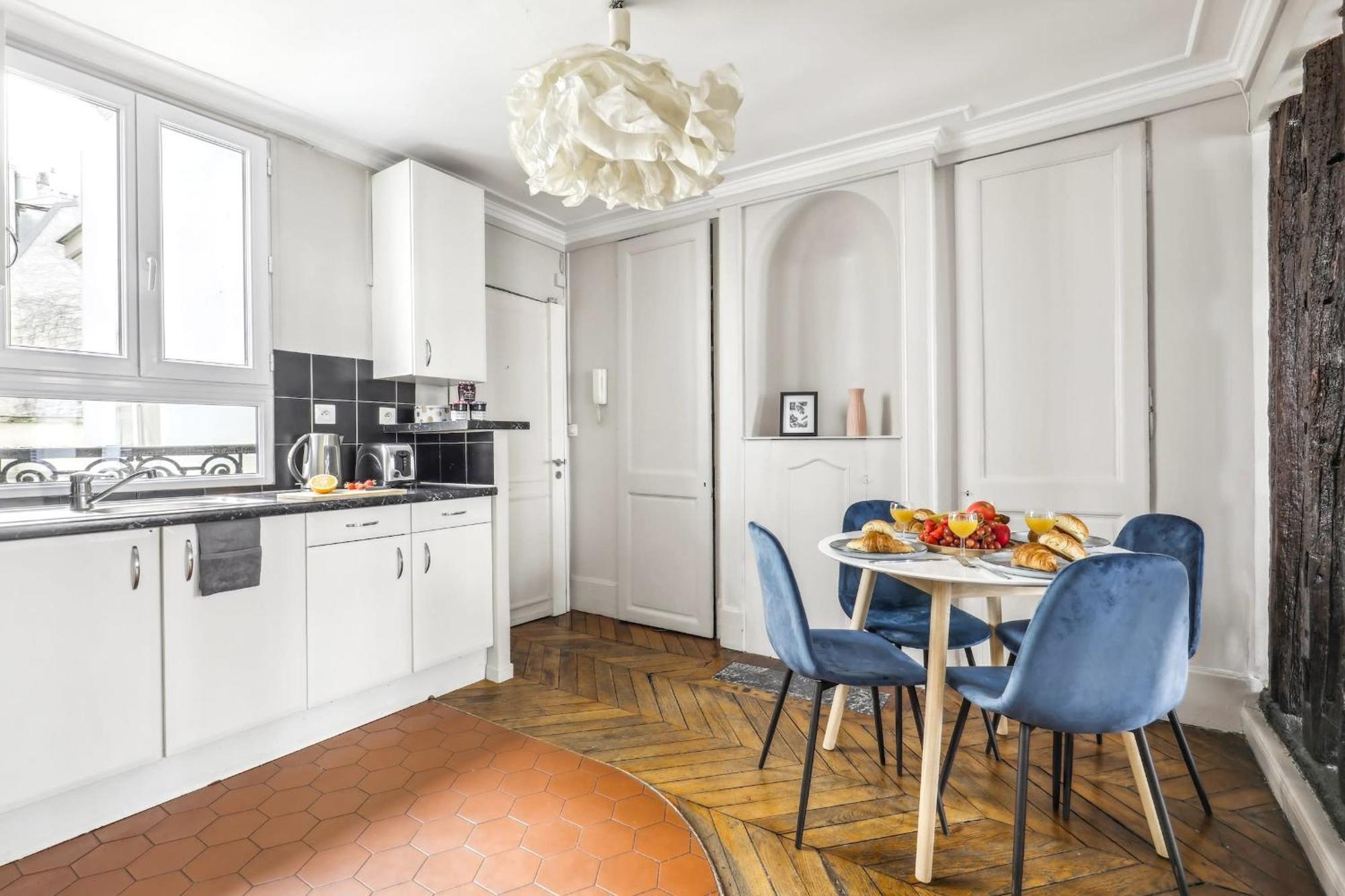 Le Marais & Place De La Republique - 2br - Cityapartmentstay Appartamento